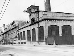 La brasserie Molson située dans l'axe de l'avenue Papineau, 19 avril 1936. Archives de la Ville de Montréal, VM94, SY,SS1,SSS17,D110,Z-111.