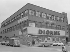 Magasin Dionne, avenue du Mont-Royal à l'angle de la rue Berri, 1961, VM105,SY,SS2,D340