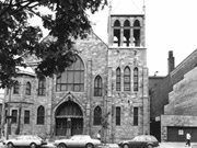 Le sanctuaire du Rosaire et de Saint-Luc, rue Saint-Denis, 1986. Archives de la Ville de Montréal, VM5,S0,D10,3998.