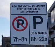 Panneau interdisant le stationnement à certaines heures de la journée