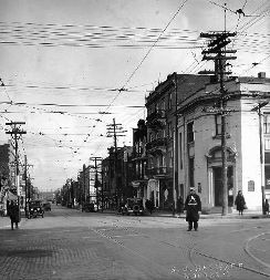 Intersection de l'avenue du Parc et de la rue Bernard, vers 1920, VM98,SY,D1,P023.