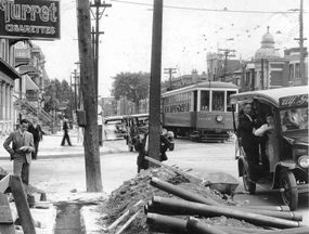 Le tramway no 17 sur l'avenue du Parc circulant vers le nord vers Cartierville, 1933, VM98,SY,D3,P037.