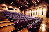 Salle Pauline-Julien du Coll&egrave;ge G&eacute;rald-Godin.