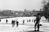 Skieurs sur le mont Royal, 1955 (Source : Archives de la Ville de Montréal)