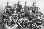 Équipe de hockey de l'Université McGill, 1904 (Source : Musée McCord)