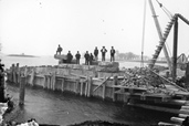 Construction du pont ferroviaire du Bout-de-l'Île, vers 1900