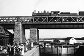 Train franchissant le pont au dessus du canal de Sainte-Anne, 1904