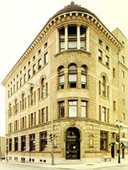 Photo d&rsquo;une fa&ccedil;ade d&rsquo;un b&acirc;timent commercial