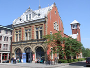 Photo de la façade du bâtiment où est logé le Centre d'histoire de Montréal.