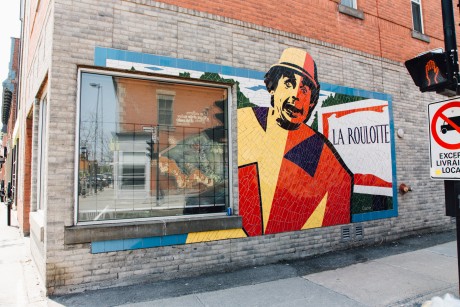 Hommage à Paul Buissonneau (2010), Laurent Gascon Murale produite par la Société de promotion des arts gigantesques Crédit photo : Kelly Jacob (2016), courtoise d'Art public Montréal
