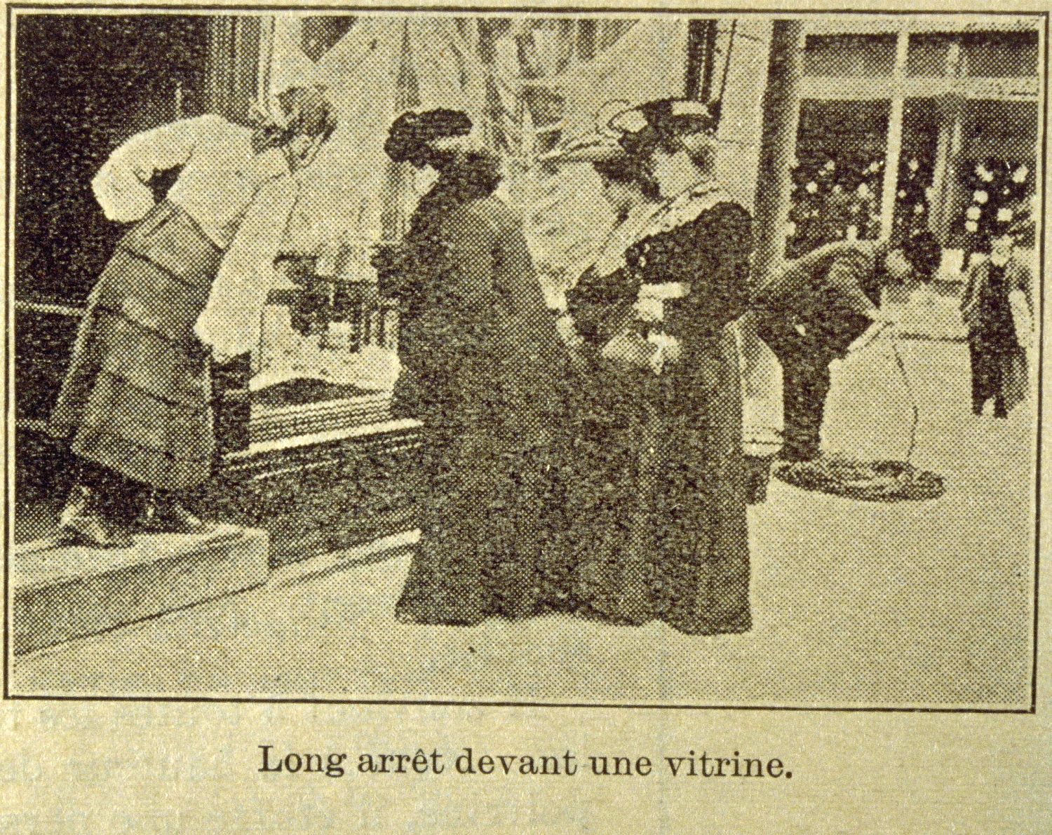 Illustration de périodique montrant des femmes observant une vitrine de boutique. 