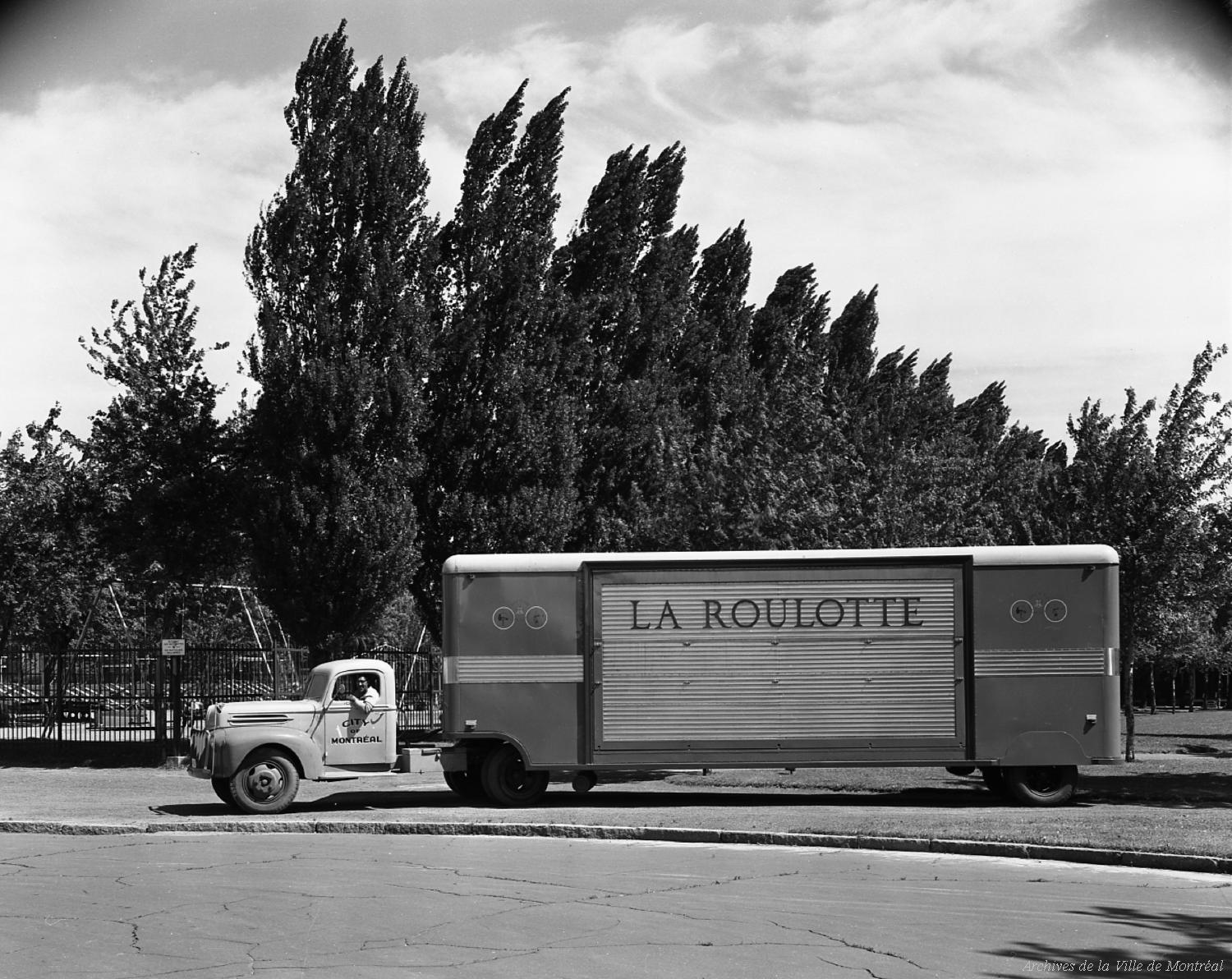 Vue latérale du camion La Roulotte