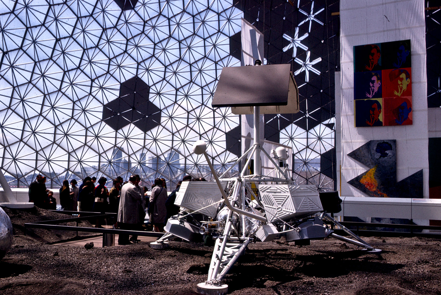 Intérieur du pavillon des États-Unis à Expo 67