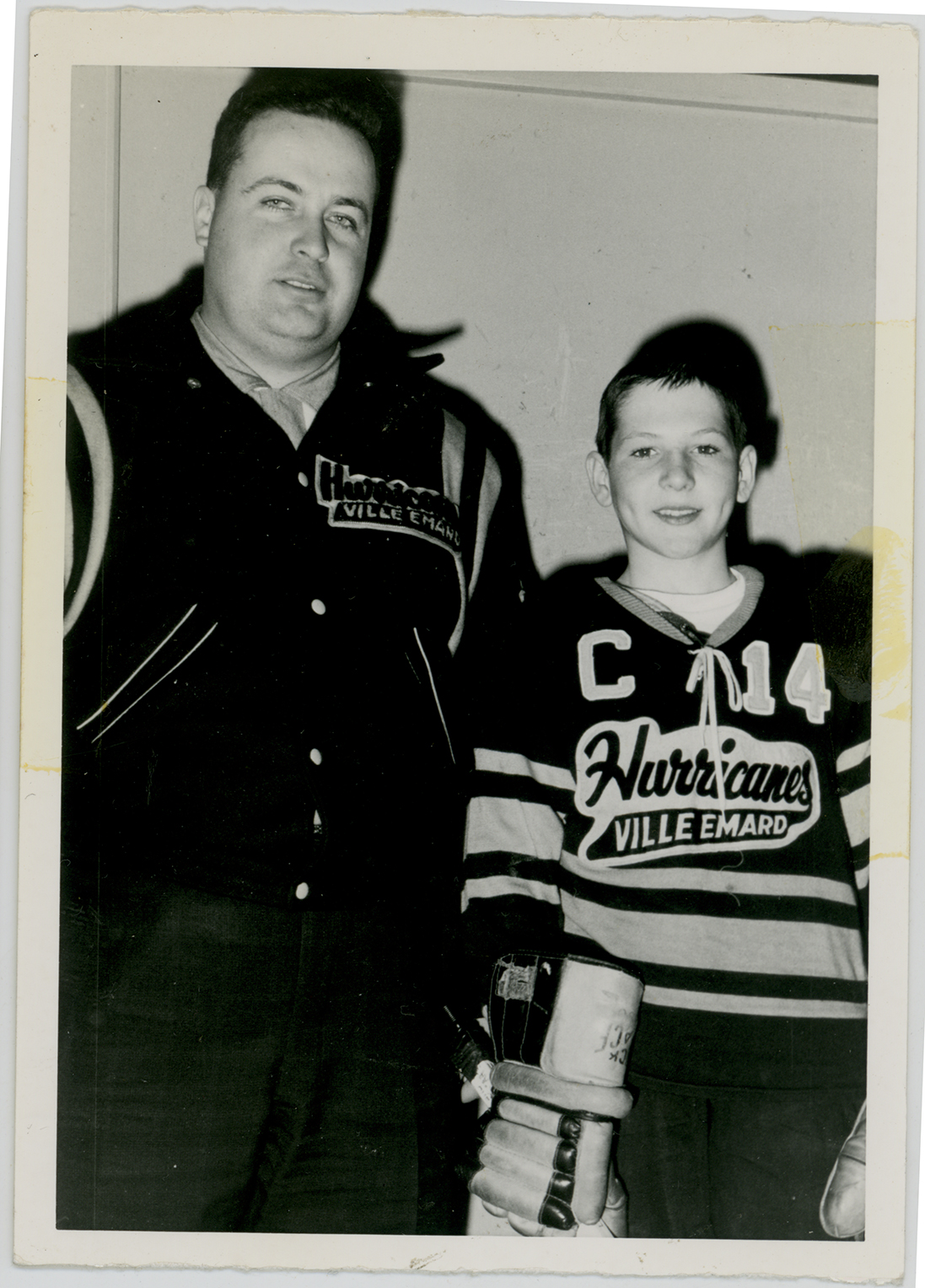Ron Stevenson et un jeune joueur de hockey des Hurricanes
