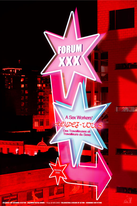 Affiche de l’événement Forum XXX. Une enseigne en néon formée d’étoiles annonce l’événement avec un arrière-plan d’édifices en hauteur noir et rouge. 