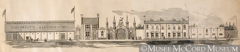 Gravure sépia de forme horizontale montrant des bâtiments. Celui à gauche porte l’inscription « Guilbault’s Glaciarum ». Celui du centre a des tours se terminant en dôme en forme d’oignon et la porte principale est surmontée d’une figure de cervidé. 