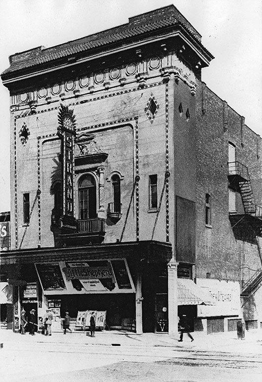 Façade du Théâtre Strand de Montréal en 1915.