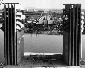 Construction du pont-tunnel Louis-Hippolyte-La Fontaine