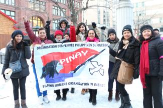 Des militantes de l'organisme PINAY Québec participent ici à une marche à l’occasion de la Journée internationale de la femme le 8 mars 2014.