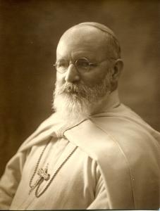 Photo de Monseigneur John Forbes, le premier Père blanc canadien. 