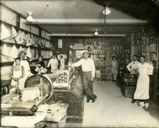 Intérieur d'une épicerie italienne