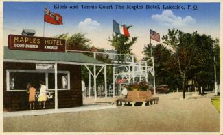 Carte postale du snack-bar et du terrain de tennis du Maples Inn vers 1941.