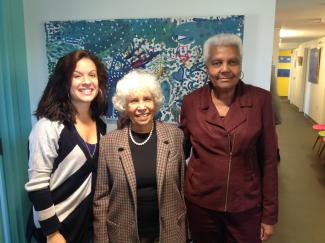 Adeline Chancy, au centre, en compagnie de Désirée Rochat à gauche et de Suzie Boisrond à droite, lors d'une visite dans les nouveaux locaux de la Maison d'Haïti.