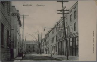 Vue de la rue De La Gauchetière. En arrière-plan, l’Église catholique chinoise.