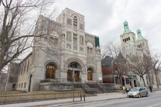 Les églises Saint-Gabriel et Saint-Charles dans la rue Centre.