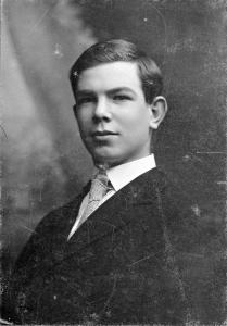 Photo noir et blanc de Norman Bethune jeune homme