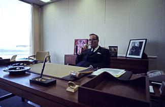 Robert Shaw à son bureau de la Cité du Havre 