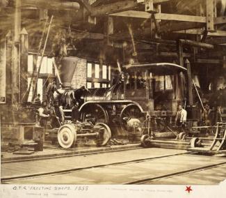 Vue sur la locomotive « Trevithick » dans la salle de montage