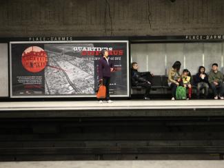 2012. Panneau annonçant l’exposition Quartiers disparus dans la station de métro Place-d’Armes.