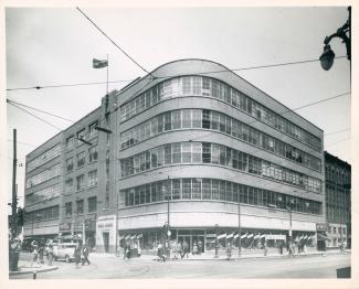 La nouvelle succursale agrandie de la rue Craig en 1950.