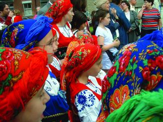 Jeunes filles faisant partie d'une troupe folklorique portugaise.