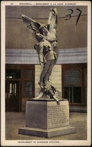 La sculpture L’Ange de la Victoire dans la salle des pas perdus.