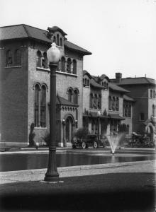 Photographie de la façade du bâtiment abritant l'aqueduc Verdun..