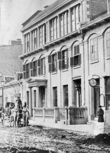 Vue de la façade du studio de William Notman, rue Bleury à Montréal.