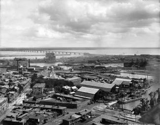 L’église Sainte-Anne est située au cœur de Griffintown, un quartier en bordure du canal de Lachine où se voisinent industries et maisons ouvrières. 