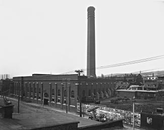 Photo de la centrale électrique de la Montreal Street Railway, rue William, en 1894.