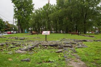 Vestiges de l’église Sainte-Anne en 2016.