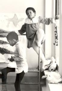 Deux enfants jouent