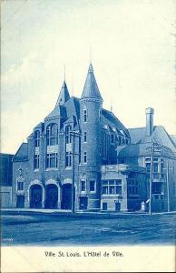 Carte postale monochrome montrant l'hôtel de ville de Ville Saint-Louis.