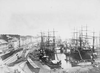 Vue du port de Montréal en 1874.