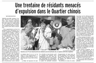 Article de journal avec une photo dont la légende dit Ganchun Lee (77 ans) faisait partie des résidants qui ont manifesté, hier, en pyjama contre leur expulsion.