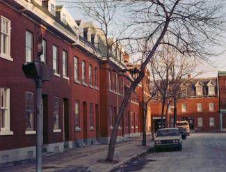 Vue sur une rangée de maisons ouvrières