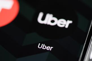 Le logo Uber sur un appareil mobile. 