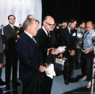 Pierre Dupuy et Jean Drapeau à la remise du site par la ville à la Compagnie de l’Exposition