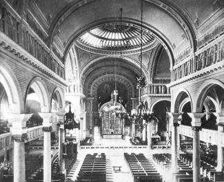 Intérieur d'une église.