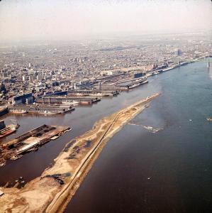 Travaux d’agrandissement de la jetée en préparation d’Expo 67.